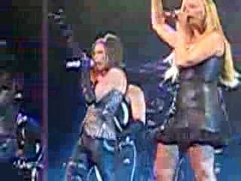 Profilový obrázek - Spice Girls - Holler ( Live From Las Vegas 12/09/07 )