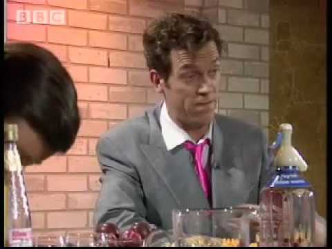 Profilový obrázek - Stephen Fry as the understanding barman - A bit of Fry & Hugh Laurie - BBC comedy