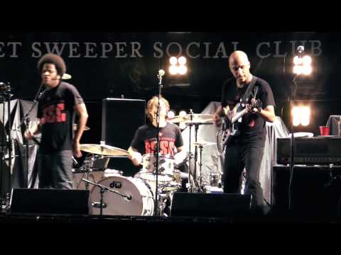 Profilový obrázek - Street Sweeper SC w/Trent Reznor - "Kick Out The Jams" live [HD]