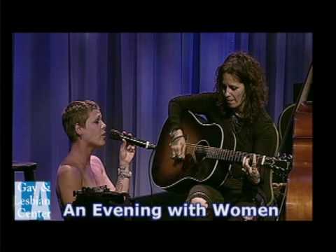 Profilový obrázek - Surprise live performance by Pink and Linda Perry of "What's Up?"