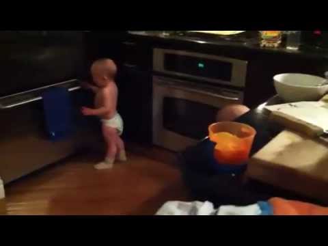 Profilový obrázek - Talking Twin Babies - PART 1 - Headstand - OFFICIAL VIDEO