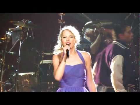 Profilový obrázek - Taylor Swift "You Learn / Baby / She's So High / You Belong With Me" Medley - Toronto 20110715