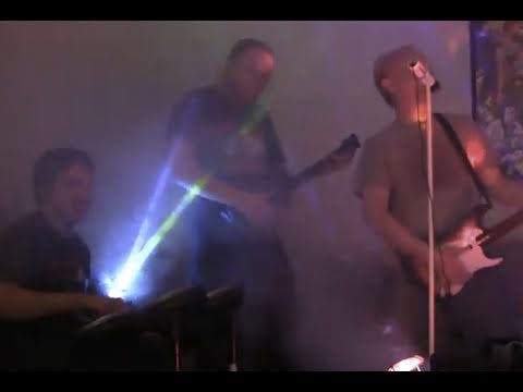 Profilový obrázek - The Ben Heck Show - Light-Up ROCK BAND Fog Mod! Plus: Microphone Controller and the Xbox 360 Laptop - The Ben Heck Show