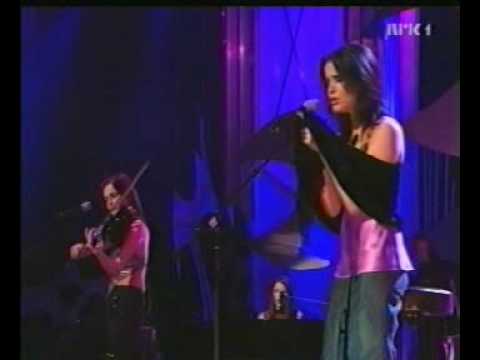 Profilový obrázek - The Corrs - Runaway (live at Nobel Peace Prize Concert '99)