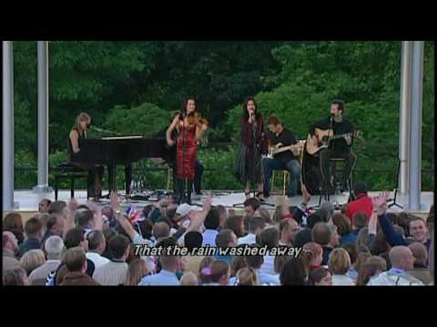 Profilový obrázek - The Corrs - The long and winding road HD (Live at PARTY AT THE PALACE)