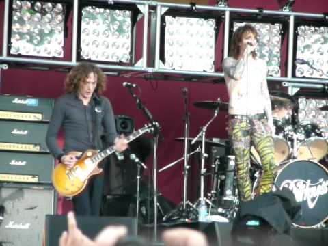 Profilový obrázek - The Darkness - Live at Download 2011: Get Your Hands off My Woman