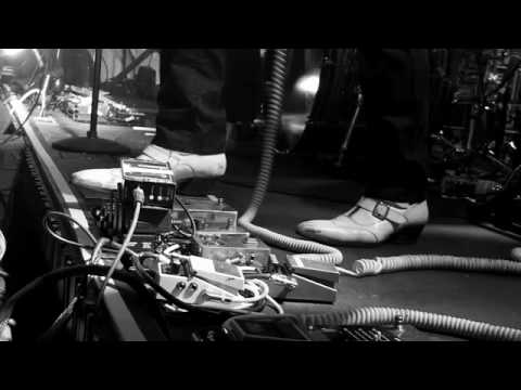 Profilový obrázek - The Dead Weather - "I Can't Hear You" (Live from Third Man Records)