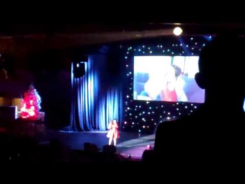 Profilový obrázek - The Glee Boys introduce Amber Riley who performs "All I Want For Christmas" at Trevor Live