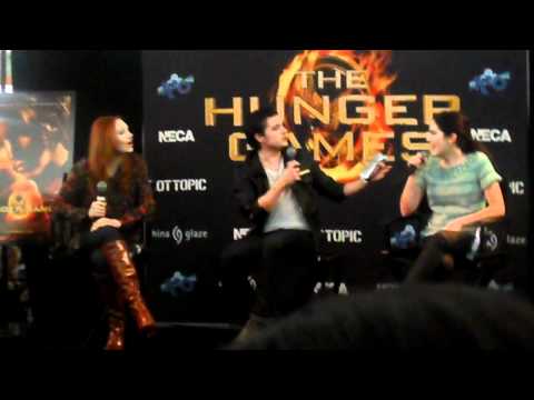 Profilový obrázek - The Hunger Games Mall Tour Chicago - Jacqueline Emerson, Isabelle Fuhrman, Josh Hutcherson