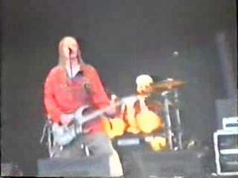 Profilový obrázek - The Offspring - 05 - Genocide (Glastonbury 95)