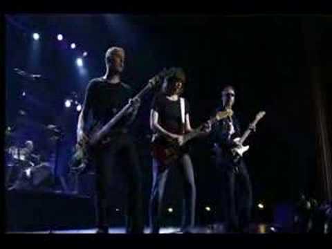 Profilový obrázek - THE PRETENDERS - IN THE MIDDLE OF THE ROAD (LIVE @ LA)