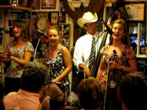 Profilový obrázek - THE QUEBE SISTERS BAND AT THE COOK SHACK - "BLUE MOON OF KENTUCKY"