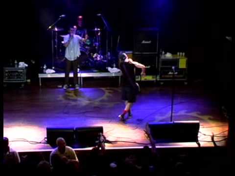 Profilový obrázek - The Vandals - It's A Fact (Live At The House Of Blues 2004 - The Show Must Go Off!)