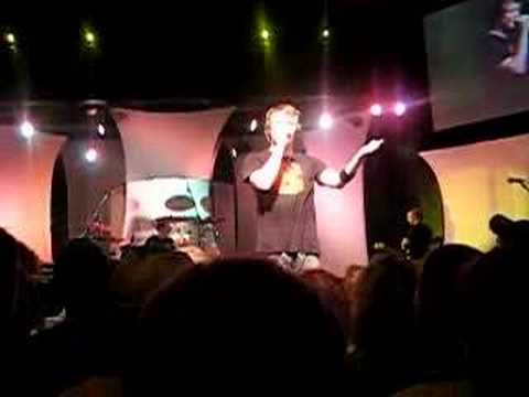 Profilový obrázek - Trevor McNevan speaking at concert
