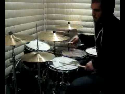 Profilový obrázek - Triplet Groove Lick/Fill Performed In a Hoodie on the Drums and Cymbals With Wooden Drumsticks
