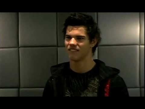 Profilový obrázek - Twilight's Taylor Lautner Rocks Out 