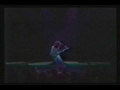 Profilový obrázek - Van Halen - Eddie - Cathedral Live 82