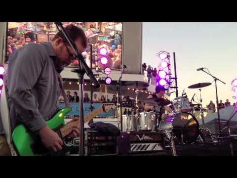 Profilový obrázek - Weezer: HD Live Entire 1st show! @ Weezer Cruise