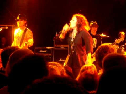 Profilový obrázek - "Whole Lotta Love" done by Linda Perry with Camp Freddy live from the Roxy Dec. 23